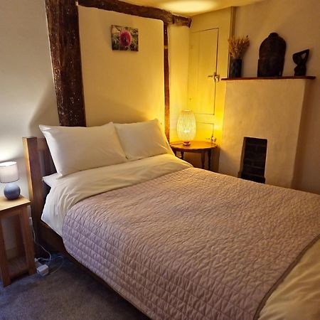 Central Gloucester Self-Catering Flat - A Hidden Gem Buitenkant foto