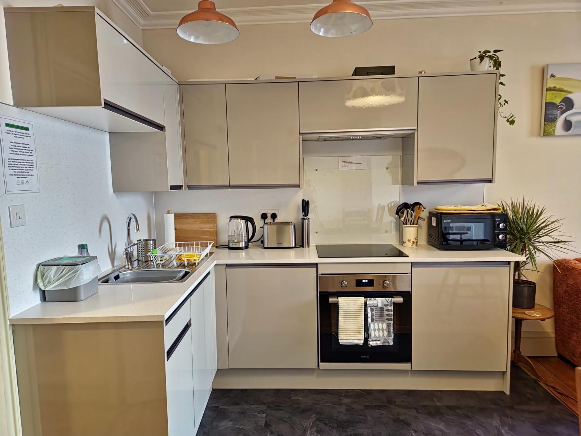 Central Gloucester Self-Catering Flat - A Hidden Gem Buitenkant foto