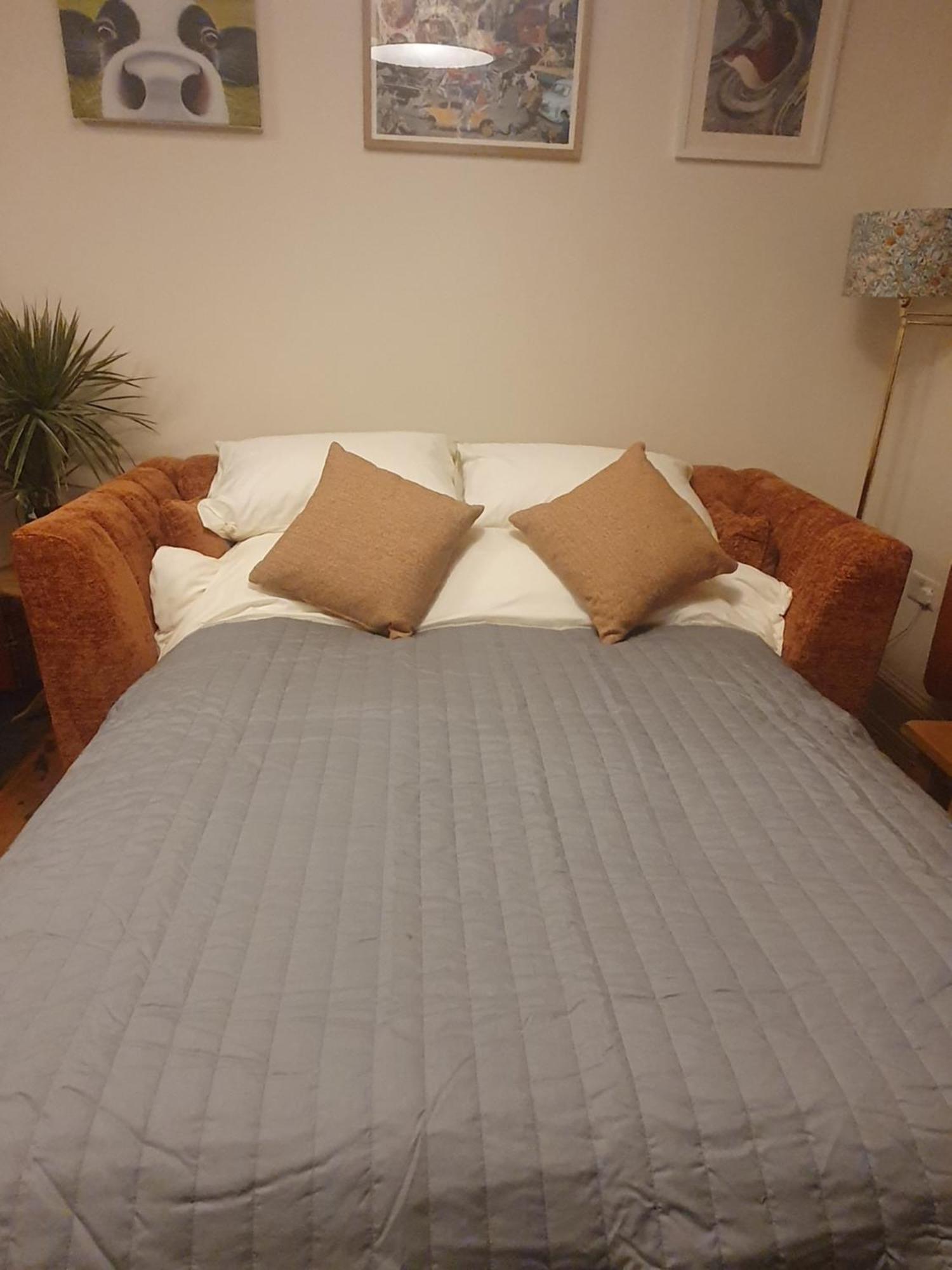 Central Gloucester Self-Catering Flat - A Hidden Gem Buitenkant foto